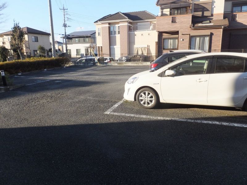 レオパレスリバーサイド 駐車場