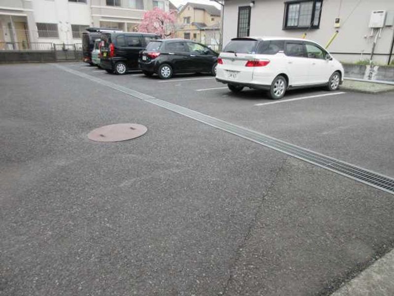 レオパレスＭｏｒｉｙａ 駐車場