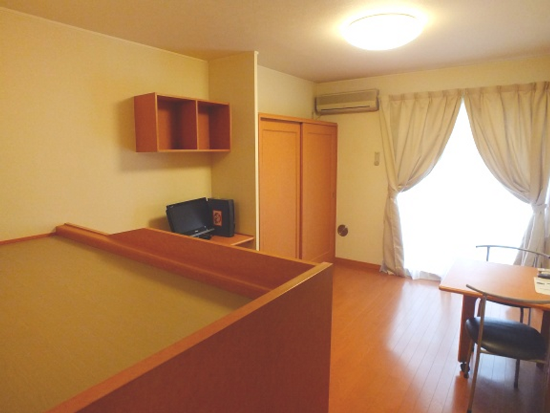 レオパレスコーポフルール 居間