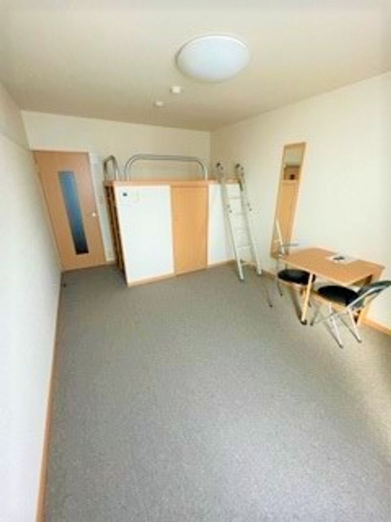 レオパレスあおば 居間