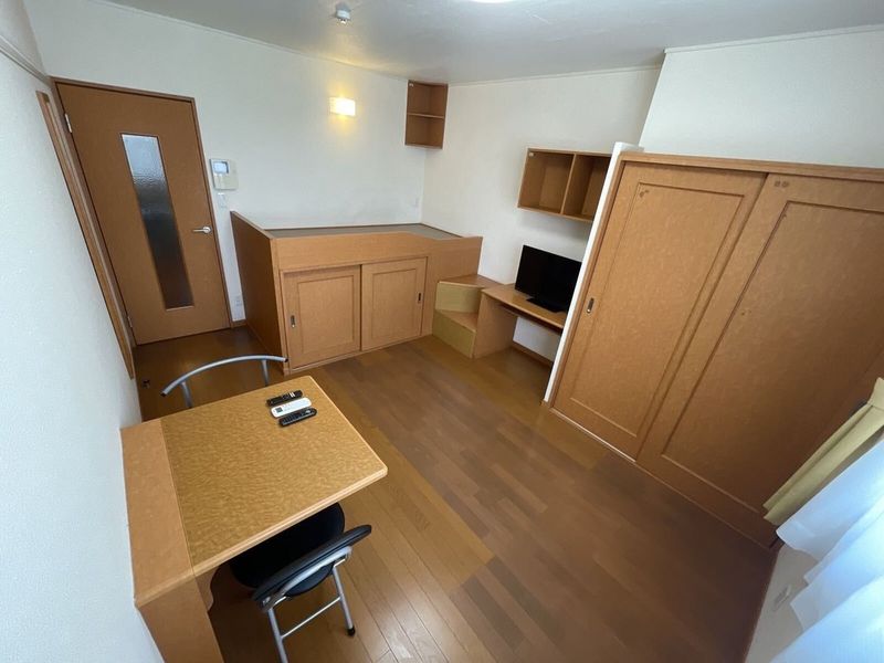 レオパレスフォーチューンリバー 居間