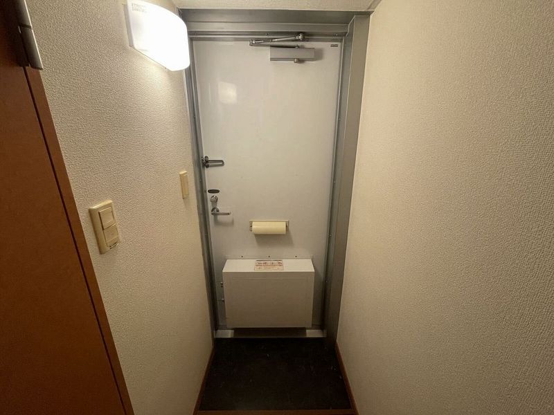 レオパレス楓 玄関