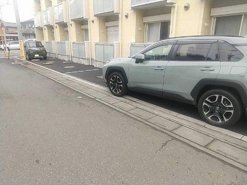 レオネクストシベール 駐車場