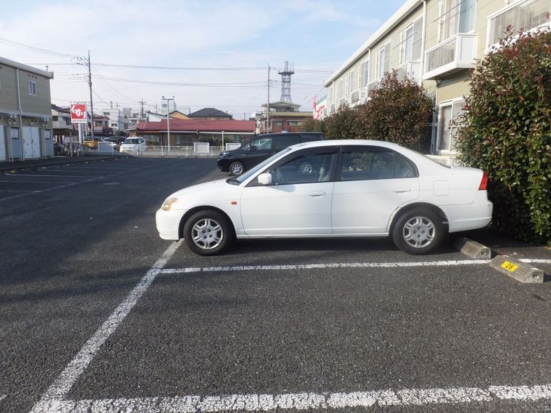 レオパレスエバ３６Ｂ 駐車場