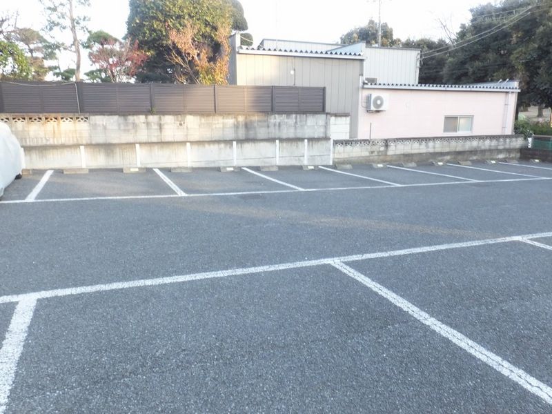 レオパレスノルデングッチ 駐車場