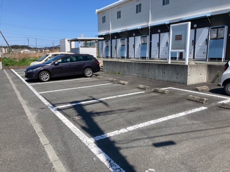 レオパレスシーザースパレス 駐車場