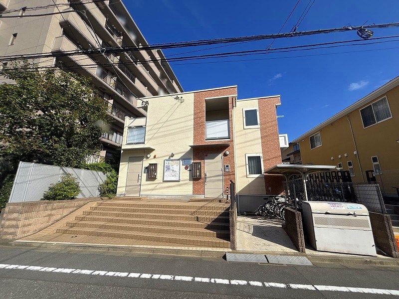 レオパレスカーサ　ソレアード 外観