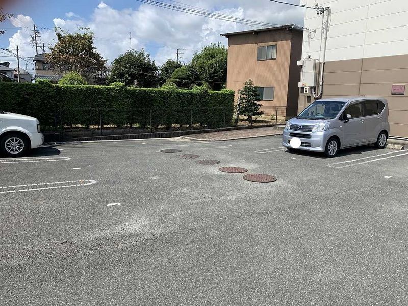 レオパレス枸橘 駐車場