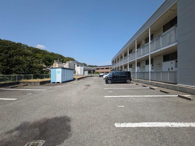 レオパレスインパストラル 駐車場