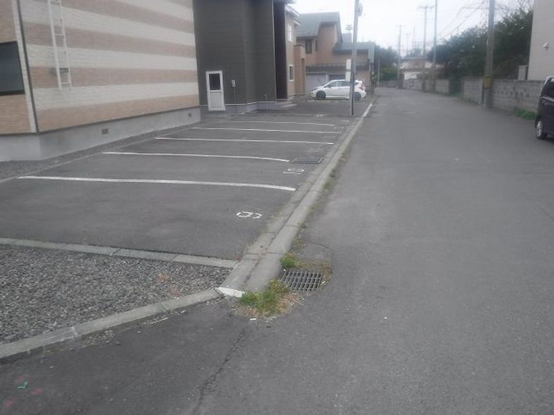 レオパレスコンフォート 駐車場