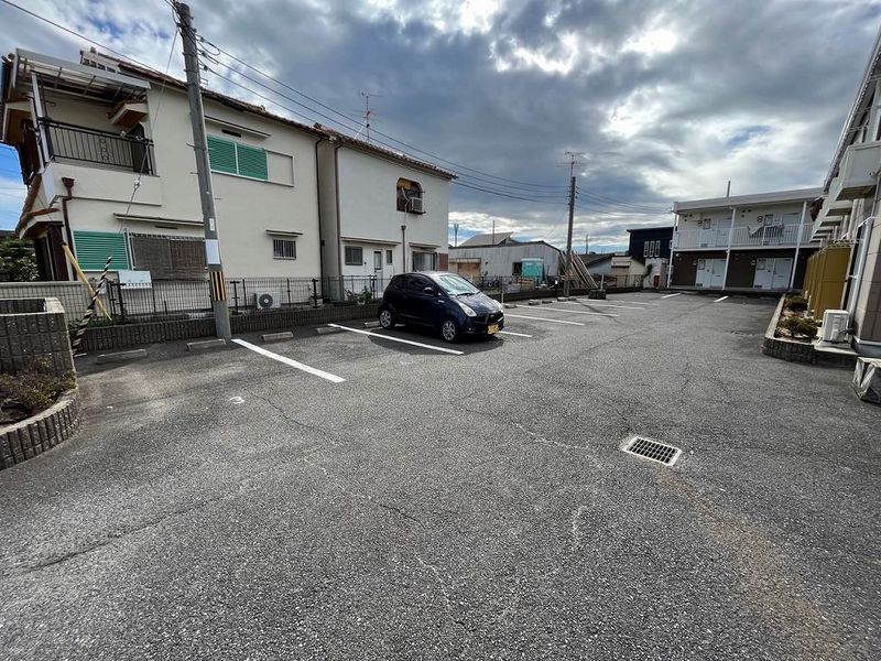 レオパレスＣｏｚｚｙＣｏｒｔ 駐車場