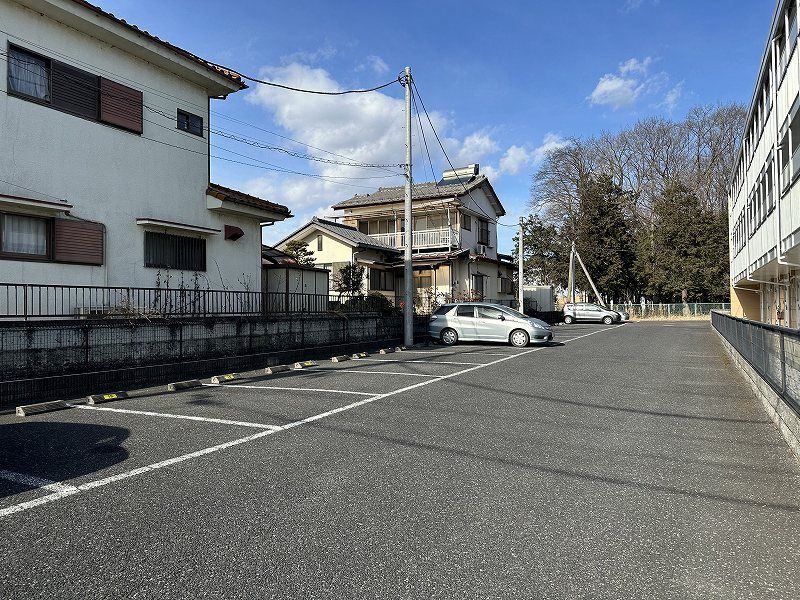 レオパレスグリーンリーフ 駐車場