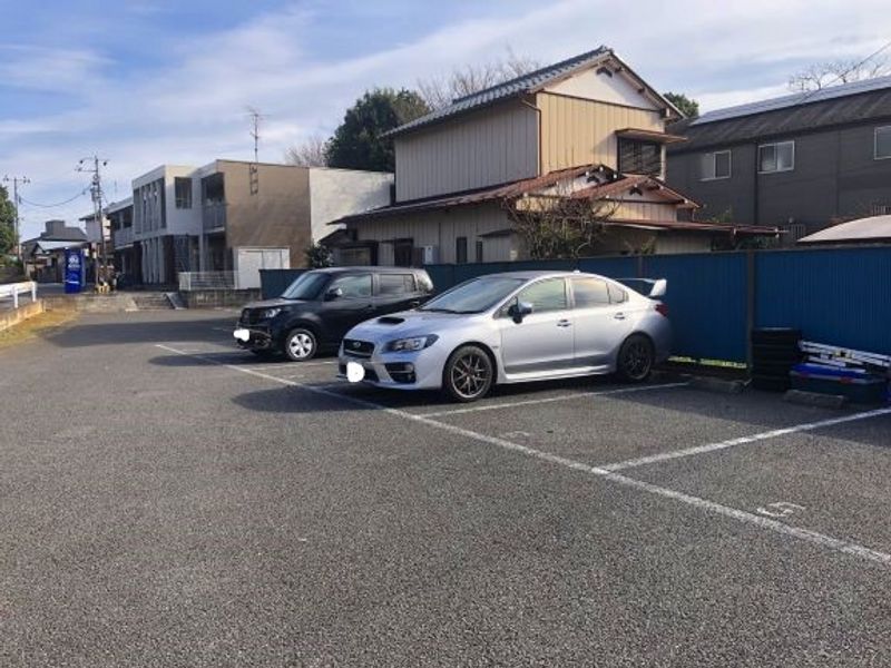 レオパレスガルデニア若葉 駐車場