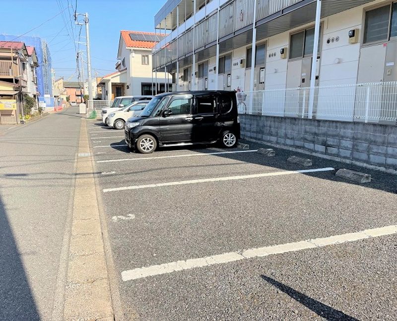 レオパレスワールド稔台 駐車場
