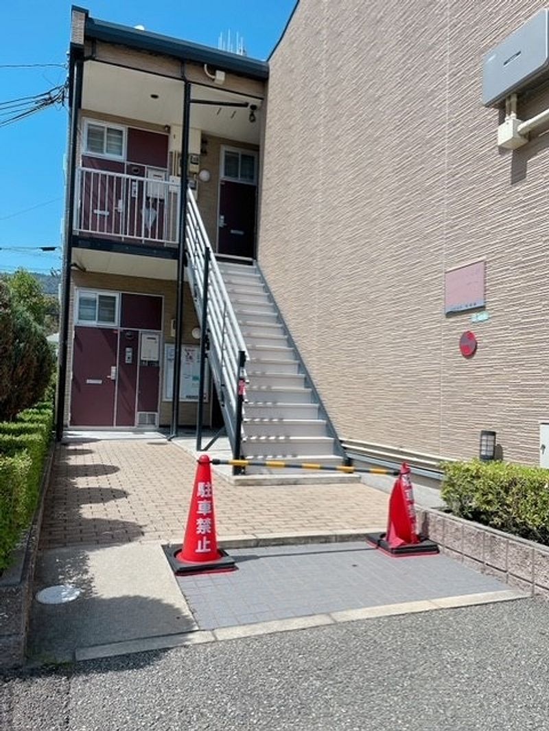 レオパレス苦楽園 エントランス