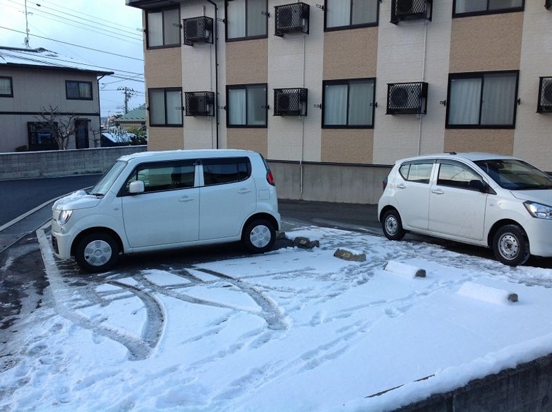 レオパレス赤坂 駐車場