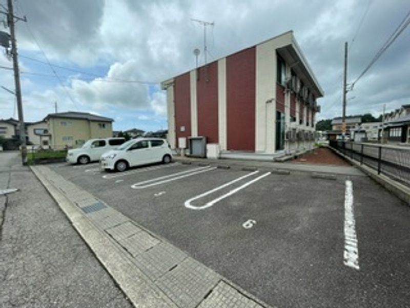 レオネクストシャングリラ 駐車場