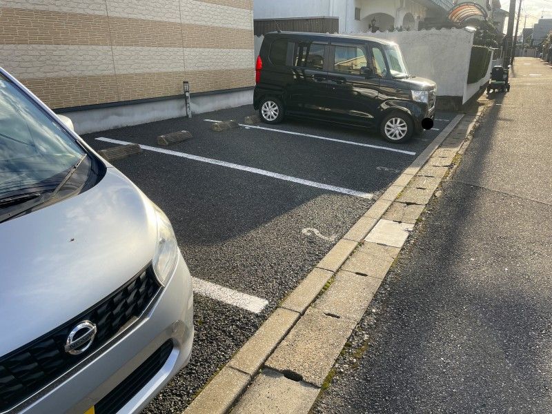 レオパレスヴィクトリーヴィラ 駐車場