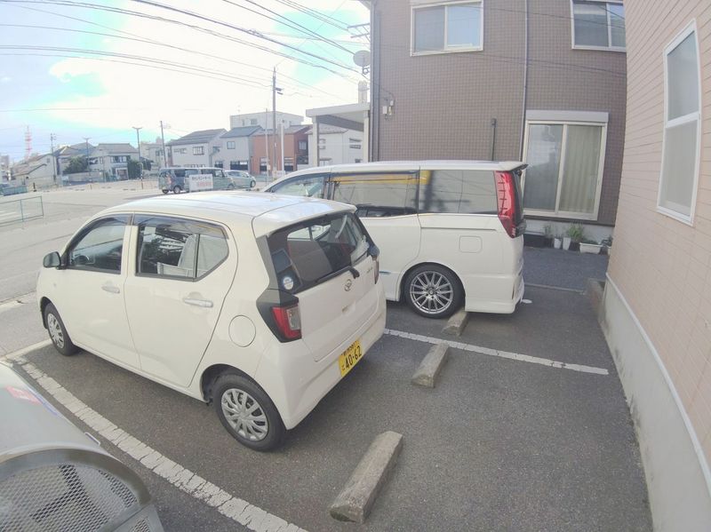 レオパレスＧＥＭ 駐車場