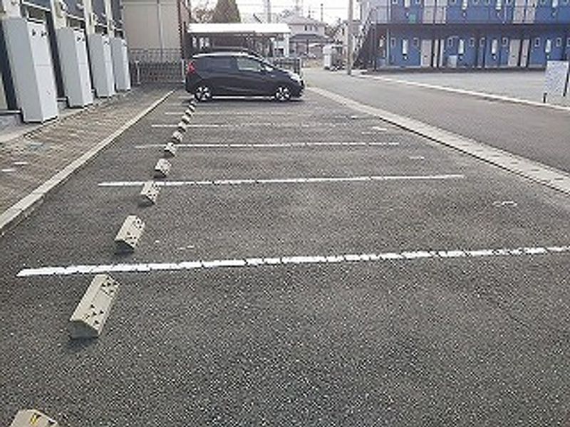 レオネクストシメオン 駐車場
