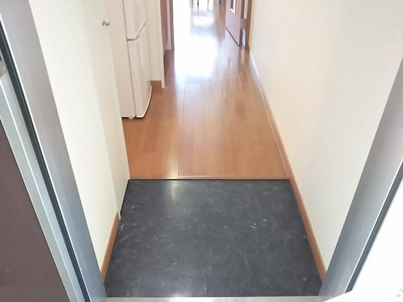 レオパレス喜勇 玄関