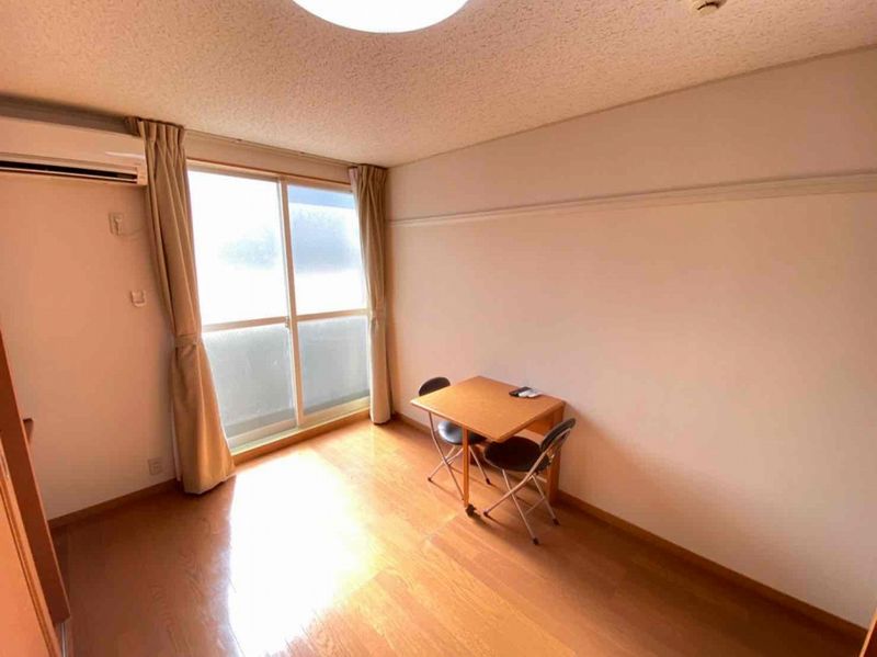 レオパレス宮南 居間