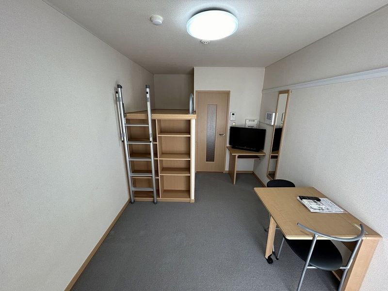 レオパレス嵯峨野 居間