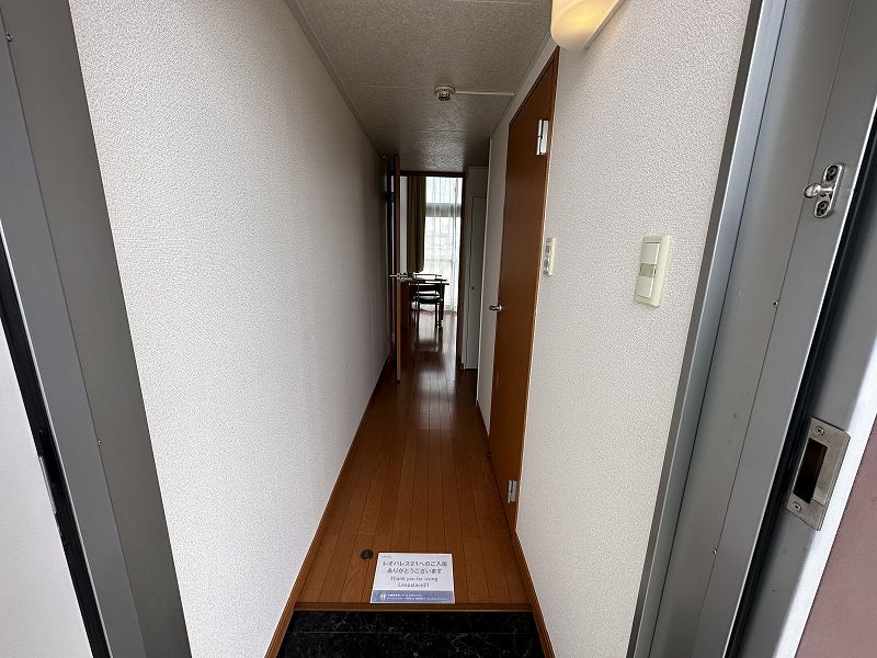 レオパレス吉宗 玄関