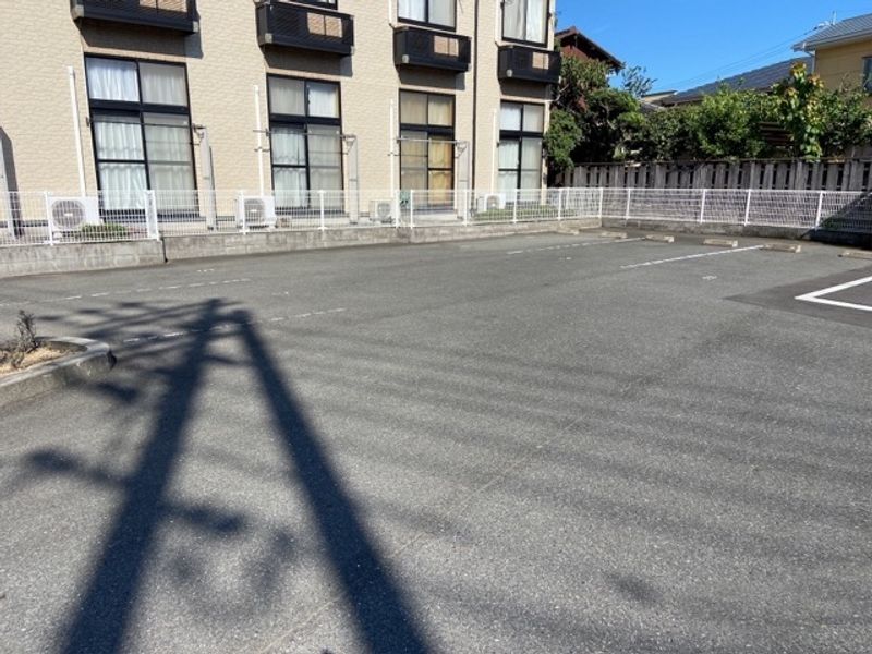 レオパレス琴浦 駐車場