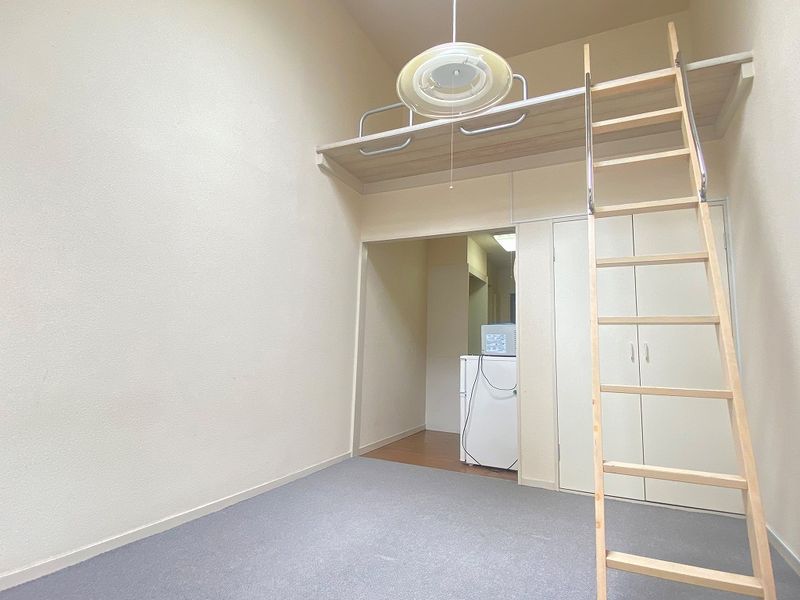 レオパレス高雄 居間