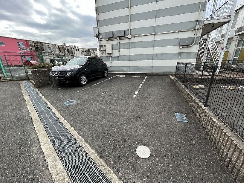 レオパレス芳山荘Ⅰ 駐車場