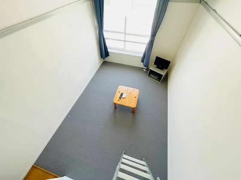 レオパレス阿賀 居間