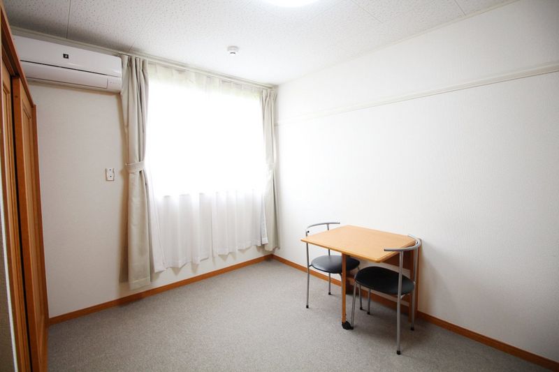 レオパレスアーバンヒルズ 居間