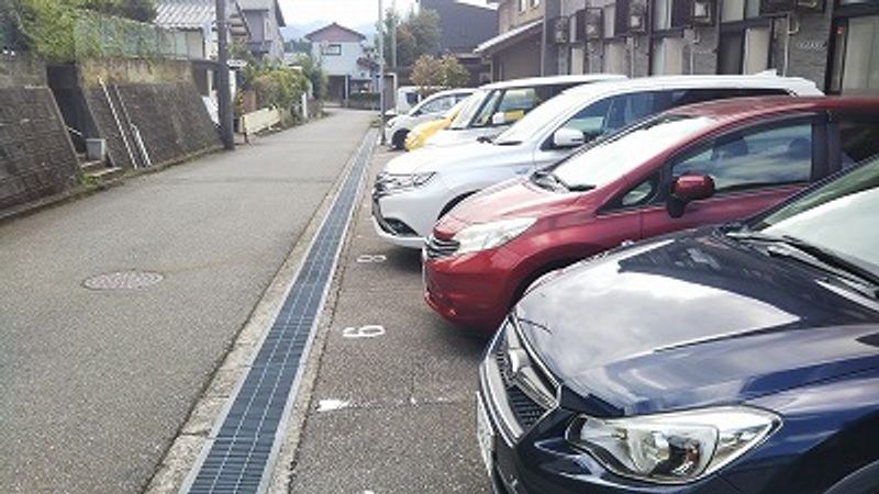 レオパレスパストラル 駐車場