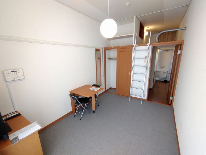 レオパレス綱島西 居間
