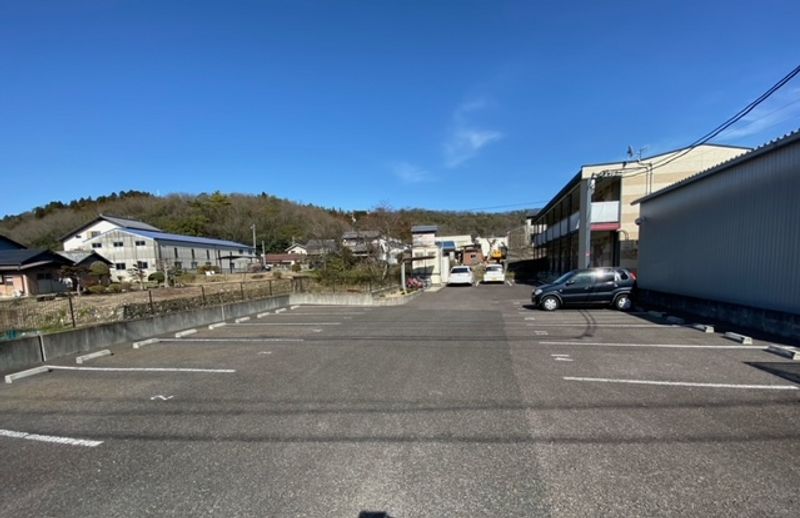 レオパレスユー 駐車場