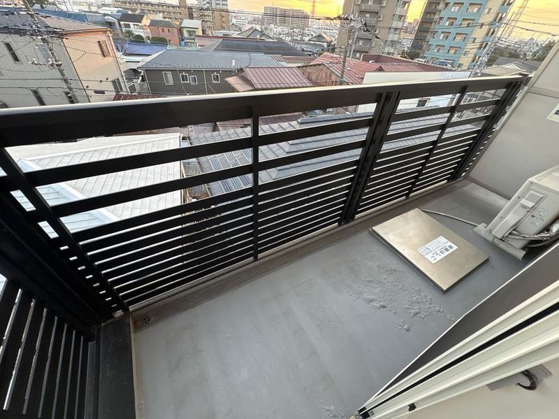 LEONEXT Register Hongo Ban công