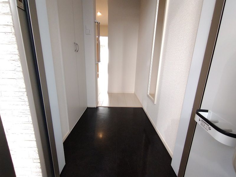 クレイノルーチェ　ガジン 玄関
