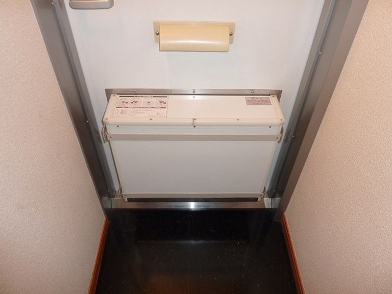 レオパレスエスポ 玄関