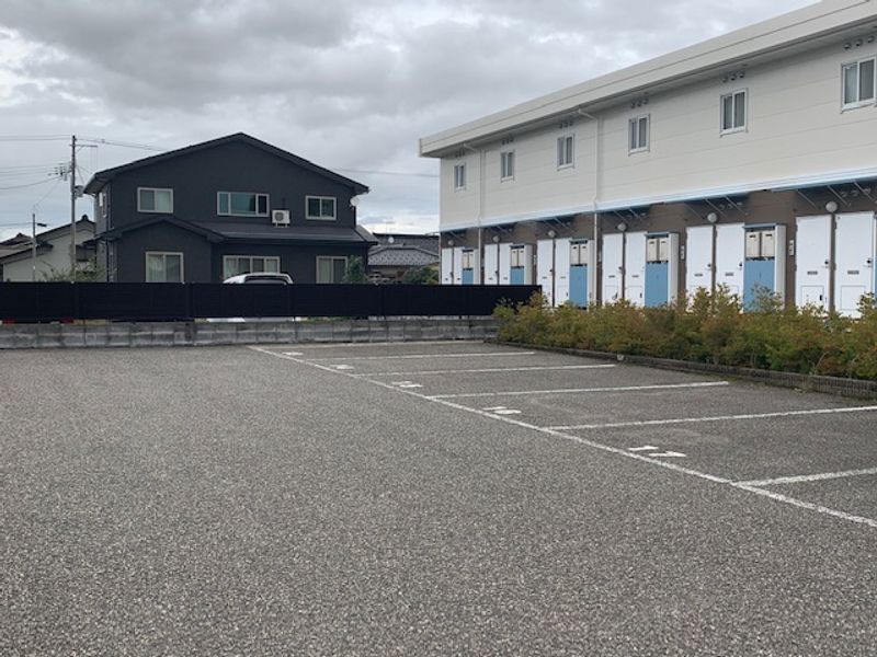 レオパレスディアナ 駐車場
