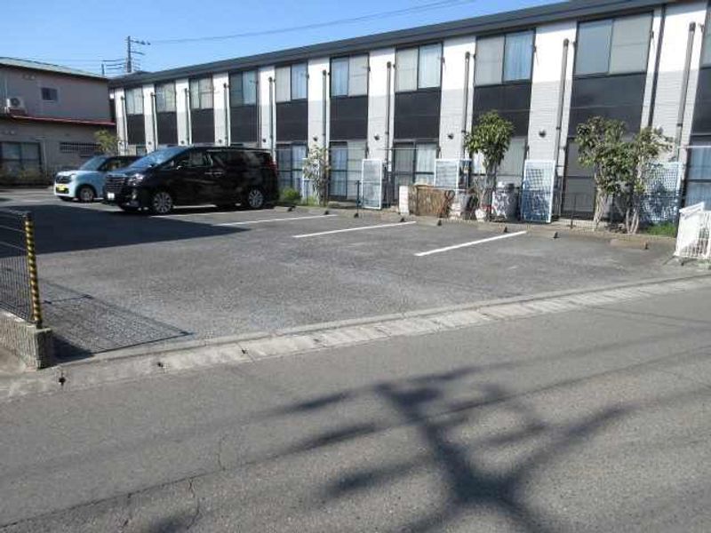レオパレスアゼリア 駐車場