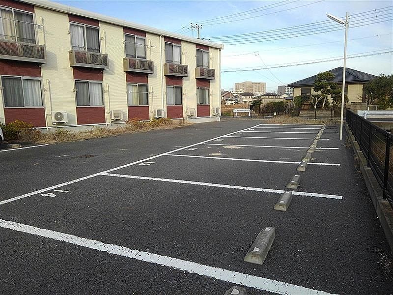 レオネクストグランド 駐車場