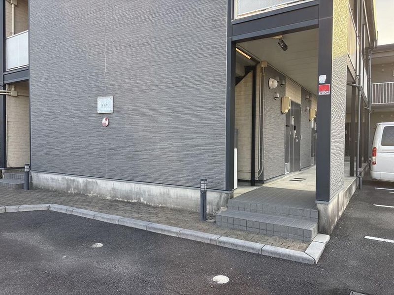 レオパレスみもざ エントランス