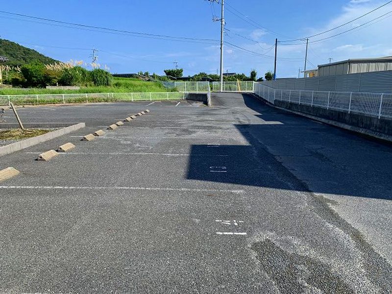 レオパレスなごみ 駐車場