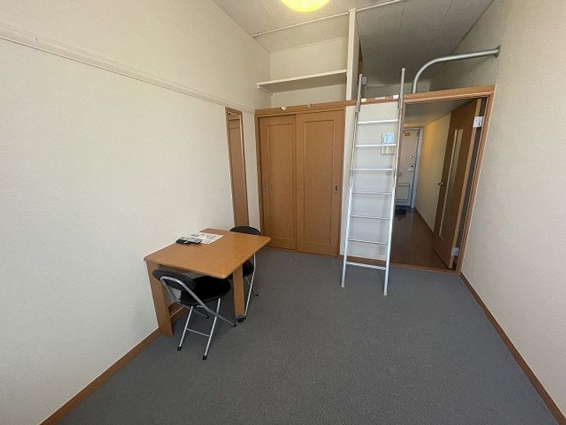 レオパレスＳＵＮ鈴木町 居間