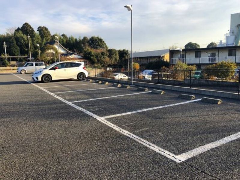 レオパレスセントラル誉田 駐車場