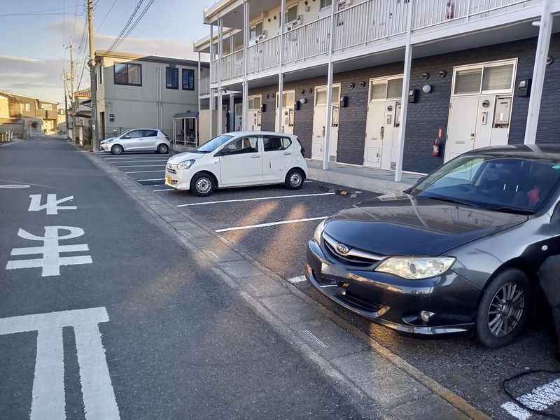 レオパレストゥー　ル　モンド 駐車場