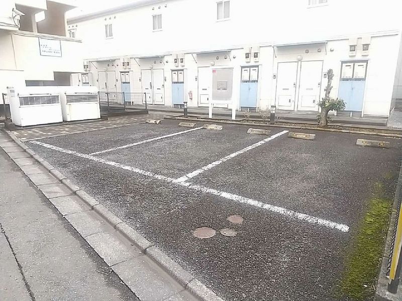 レオパレスサイカチ 駐車場