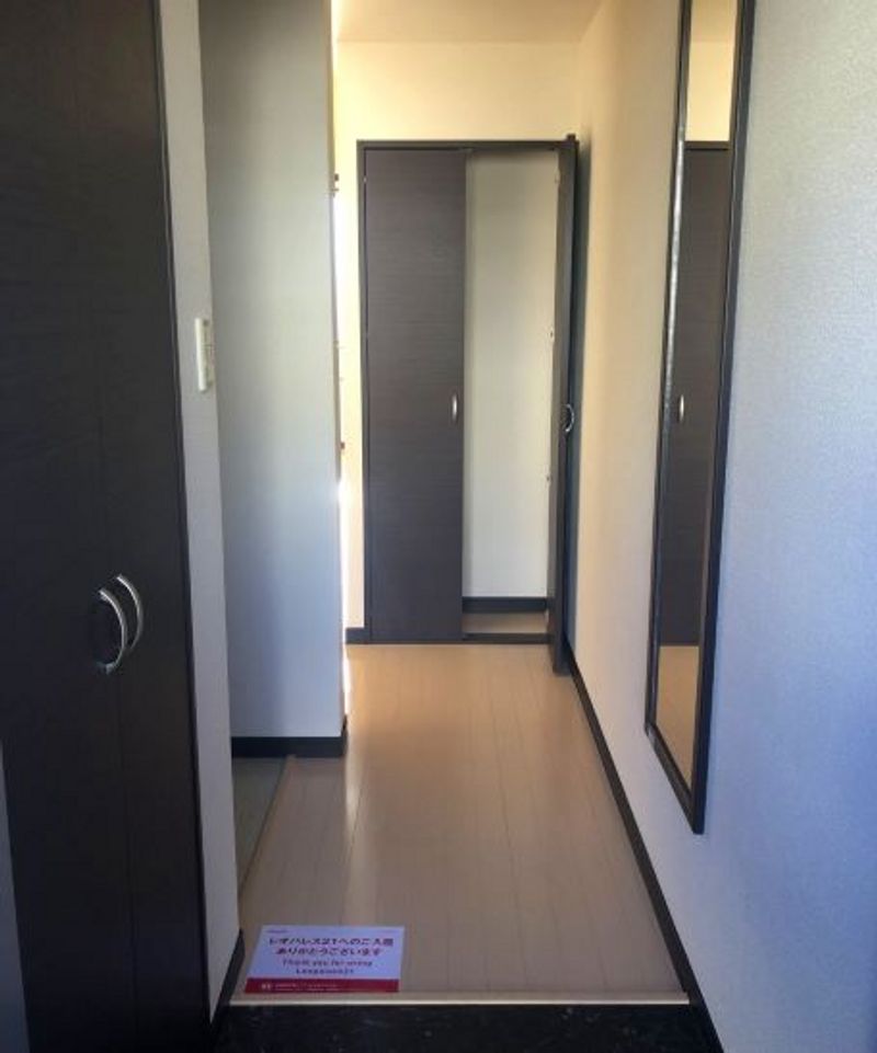 レオネクストアーバンスクエア 玄関