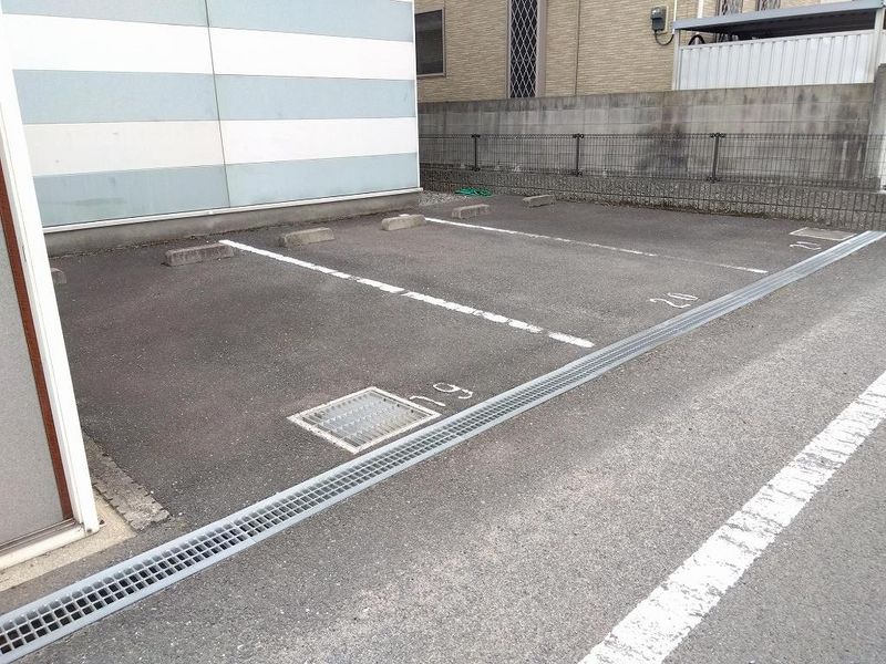 レオパレス金倉 駐車場